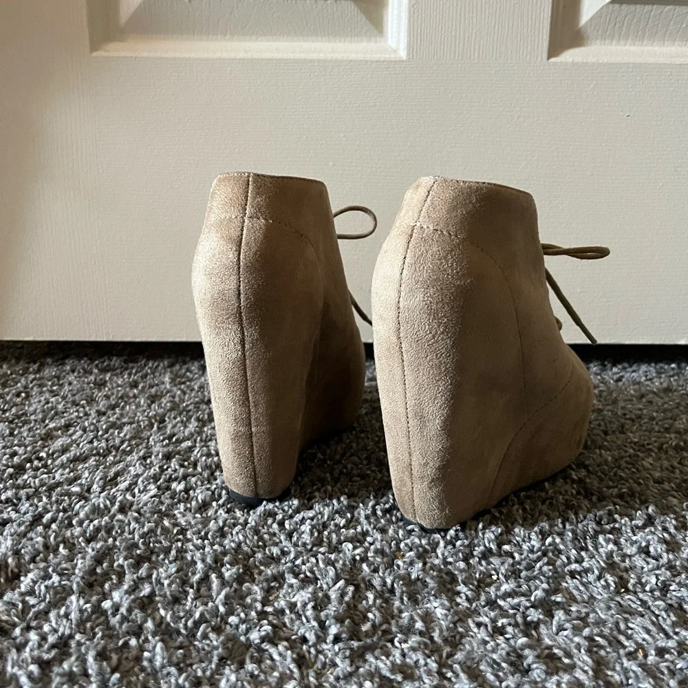 White brown wedges